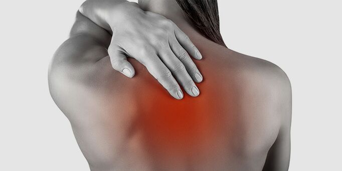 bolečine v hrbtu med lopaticami
