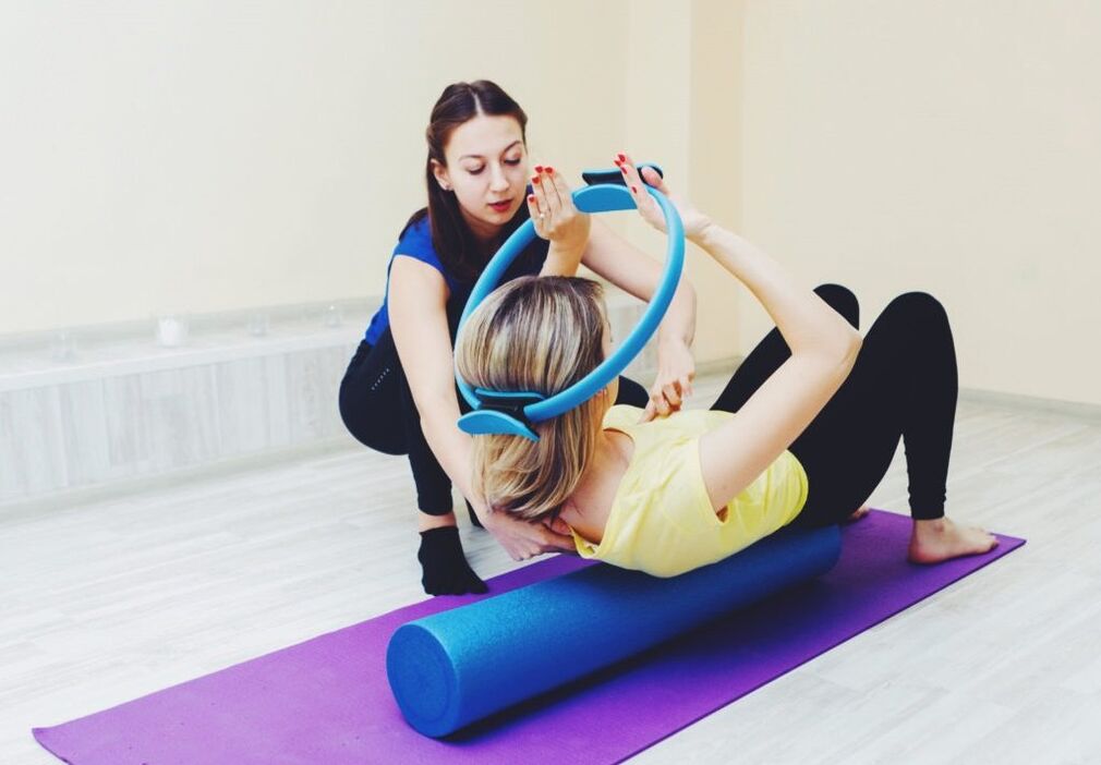 Pilates za osteohondrozo vratne hrbtenice je najboljša metoda zdravljenja na poti do hitrega okrevanja. 