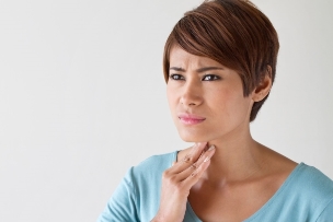 Nelagodje v grlu je simptom cervikalne osteohondroze