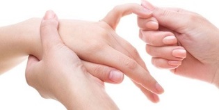 vzroki za bolečine v sklepih prstov