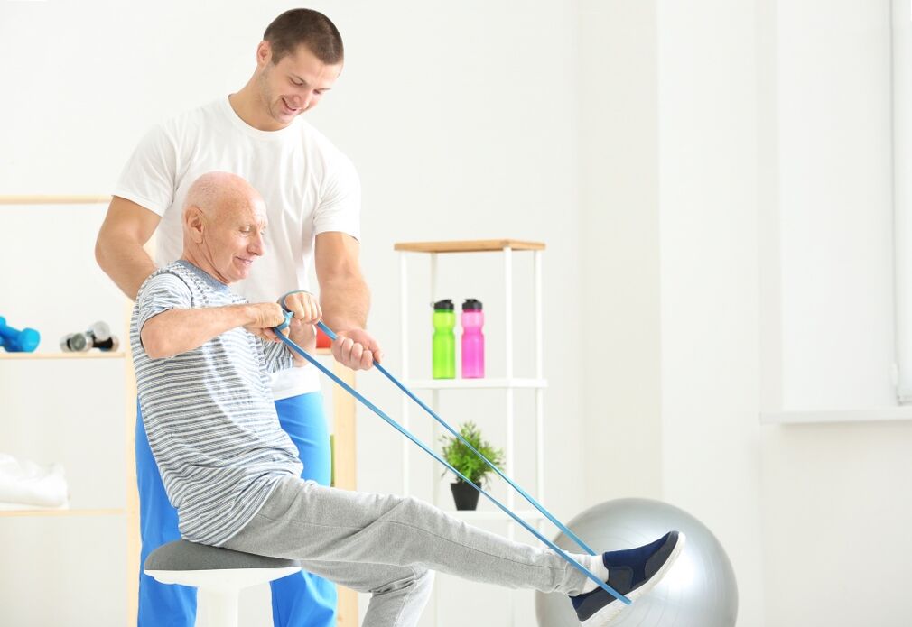 Terapija koksartroze pri starejšem moškem z vadbeno terapijo